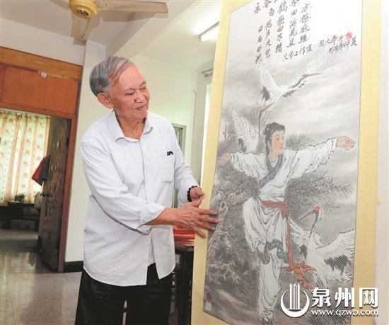 记者来到永春县桃城镇周文虎的工作室时,他们刚制作完一幅纸织画