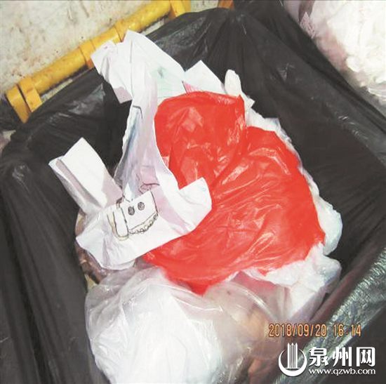 鲤城区辉映江山6号楼地下室其他垃圾分类收集容器混投可回收物 