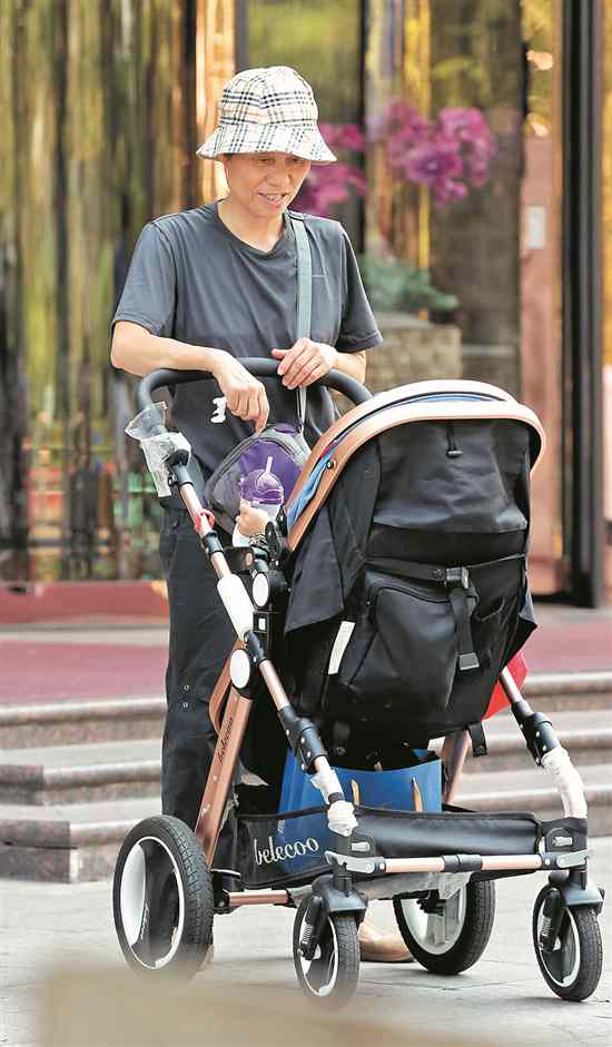 天伦之乐的背后,带娃老人们也有不少困惑与辛酸。 天伦之乐的背后,带娃老人们也有不少困惑与辛酸。