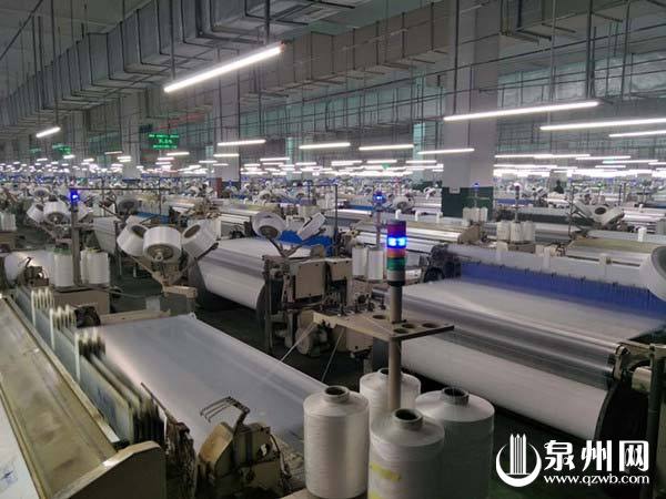上千台织机齐刷刷自动干活，晋江智能车间令人震撼