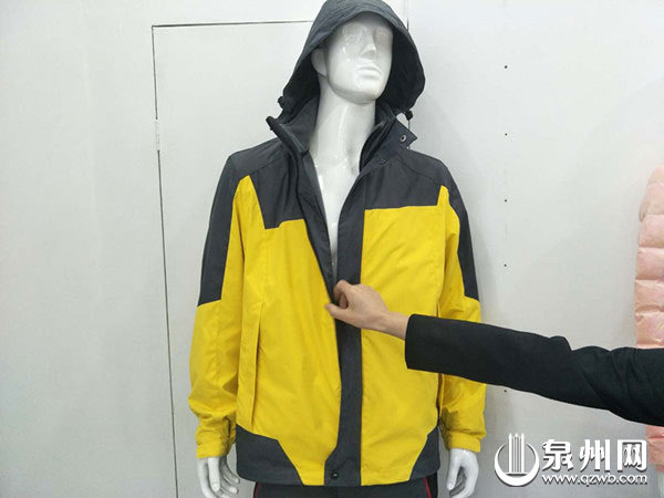 上千台织机齐刷刷自动干活，晋江智能车间令人震撼