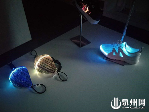 衣服胸背位置夜间能播放影像，炫酷柔屏面料石狮造