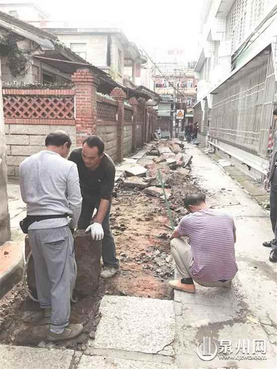 井亭巷支巷路面正在施工 井亭巷支巷路面正在施工
