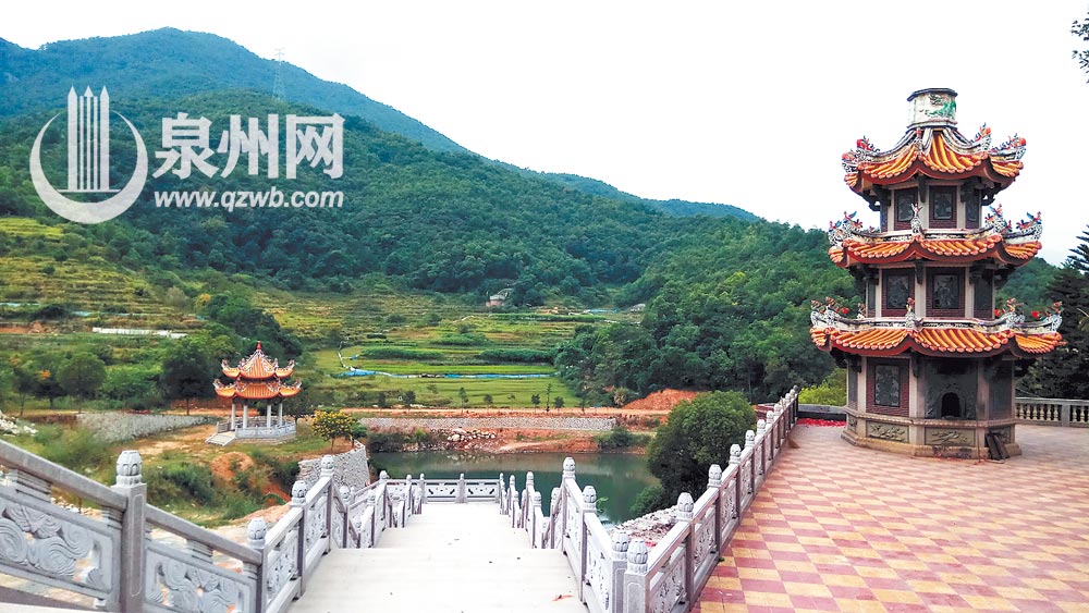 宫宇之外,青山如黛。 宫宇之外,青山如黛。