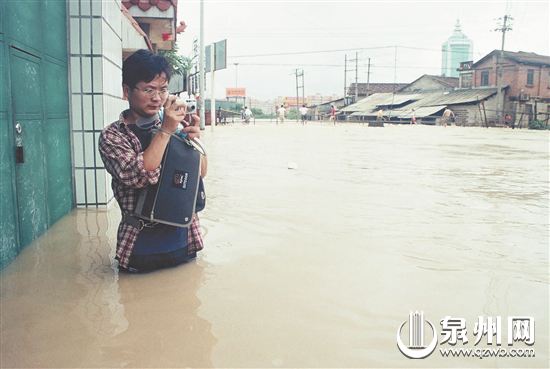 奋战新闻一线 “爱心记者”暖人心