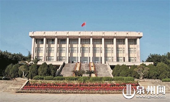 华侨大学陈嘉庚纪念堂现状 (殷斯麒 摄) 华侨大学陈嘉庚纪念堂现状 (殷斯麒 摄)