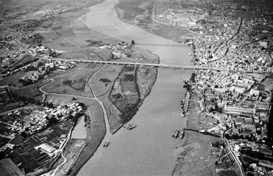 1991年，泉州市区仅有泉州大桥和无法通行汽车的旧顺济桥跨晋江而过。 （陈世哲/摄）