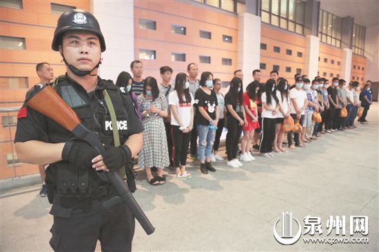 泉港警方破获特大跨境网络赌博案 现场查扣现金8000多万元