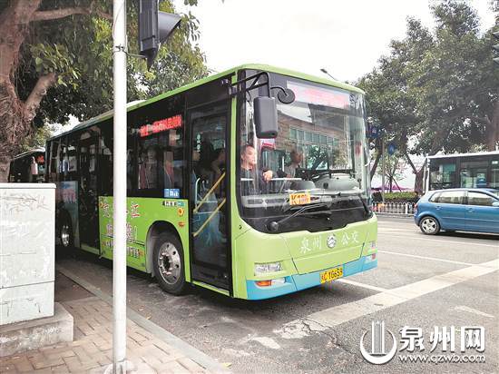   K1路车内拥挤的情况时常可见