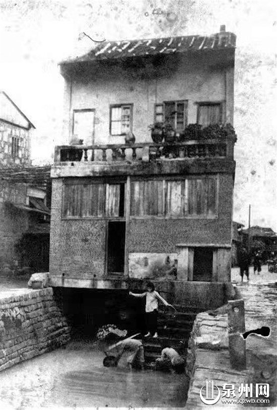 昔日第九码头附近的聚宝街车桥头。（资料图）