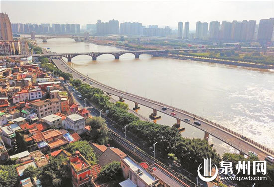 昔日第九码头所在之地已成为毗邻万达商圈的交通要道 （潘登/摄）