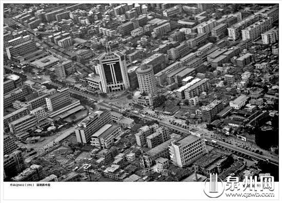 1991年，温陵路中段，邮电大楼和贤銮大厦是市区的地标建筑。 （陈世哲/摄）