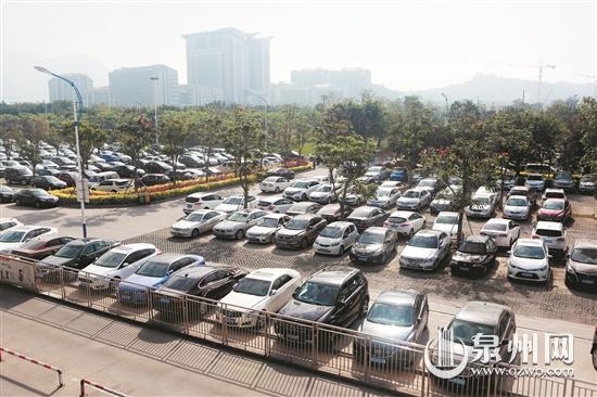 动车站停车场停车紧张的情况有所缓解 动车站停车场停车紧张的情况有所缓解
