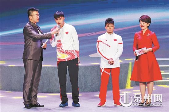 晋江籍世界冠军林超攀、施嘉洛现身“慈善之夜”活动现场，为家乡筹办世中运鼓劲加油。