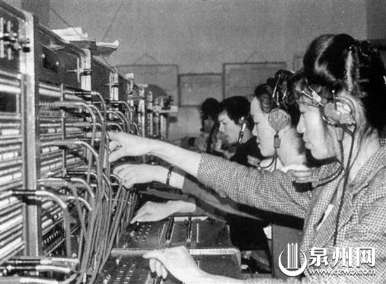 上世纪80年代的人工通信交换设备 (陈为德 摄) 上世纪80年代的人工通信交换设备 (陈为德 摄)