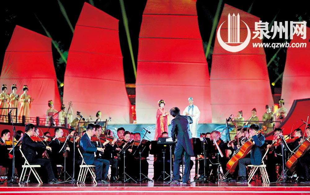 船形造型的舞台，南音与交响乐“碰撞”出绮丽色彩。