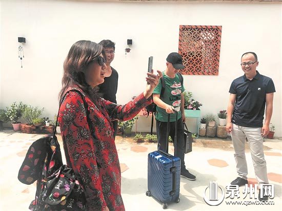 改造后的民宿深受游客的喜爱 改造后的民宿深受游客的喜爱