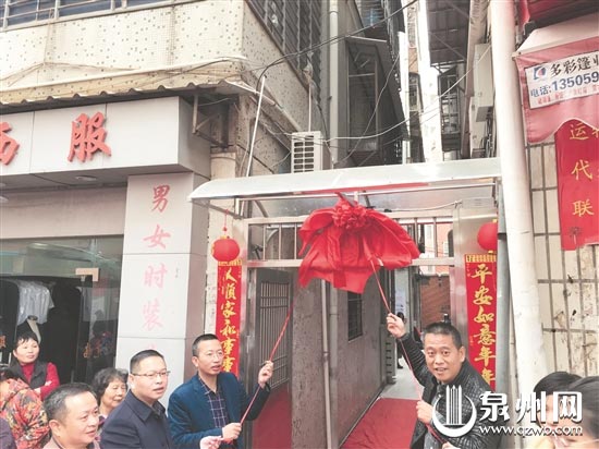 居民共庆住宅翻修一新