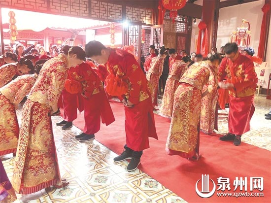 传统俭朴的婚礼现场