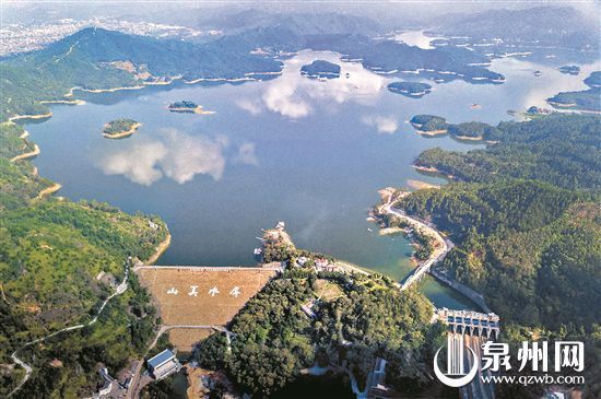 泉州13个实际供水的集中式饮用水水源地水质达标率100%，图为山美水库。