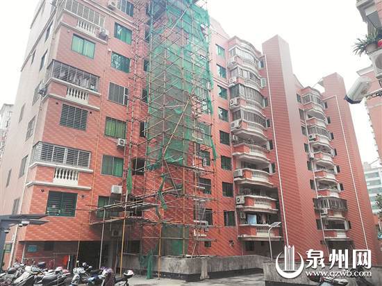 明鑫花苑加装的电梯外观与大楼整体外观保持一致 明鑫花苑加装的电梯外观与大楼整体外观保持一致