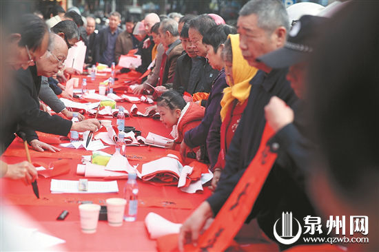 每一场活动都受到了市民的热情欢迎 (陈小阳 摄) 每一场活动都受到了市民的热情欢迎 (陈小阳 摄)