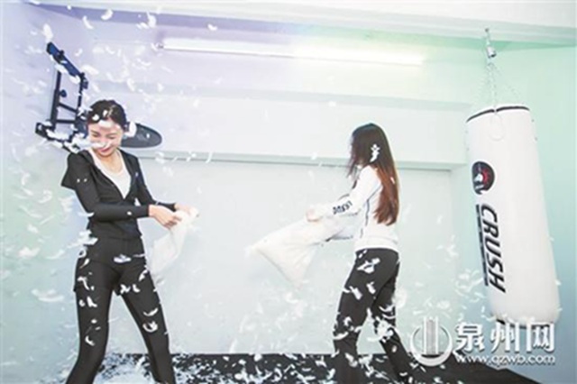 枕头大战（受访者提供）