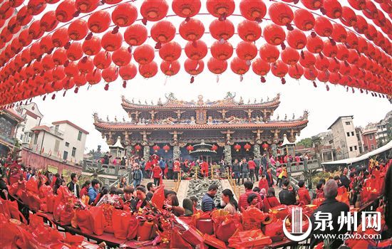 市区元妙观灯笼高挂（陈小阳 摄）