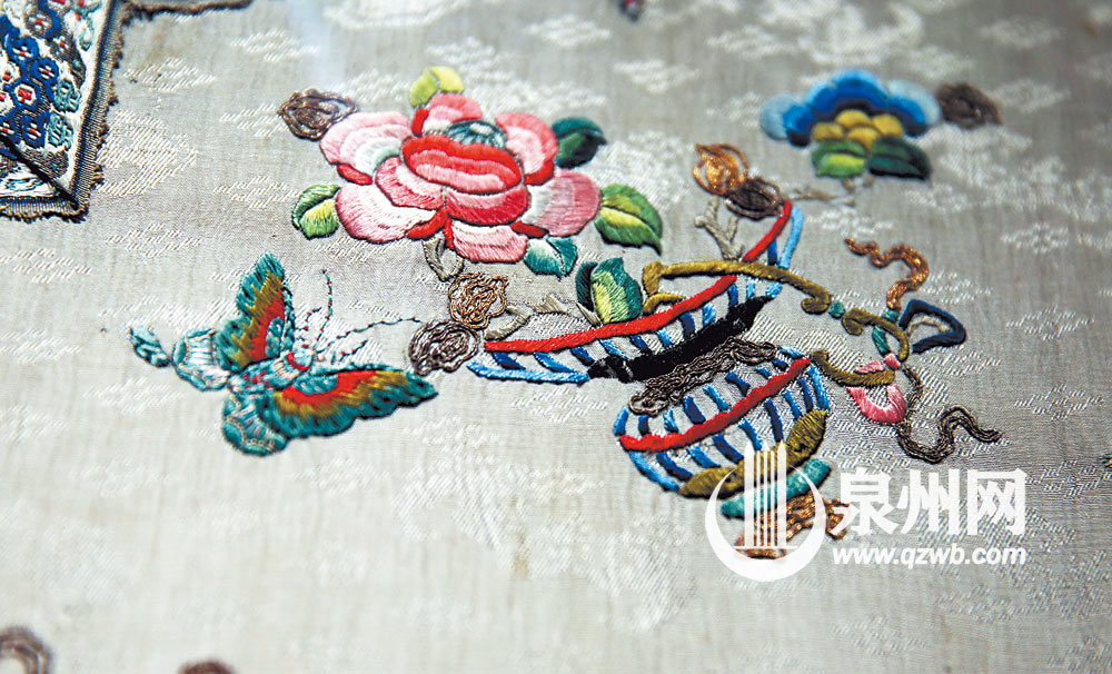 传统服饰刺绣精美