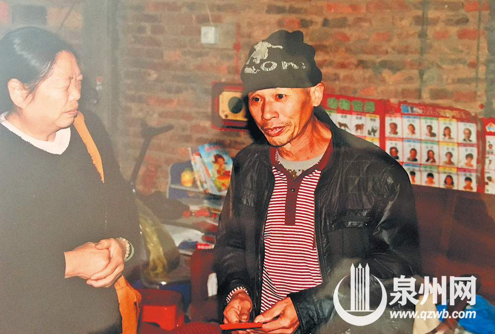 义工团将义卖所得善款用于帮助有需要的人