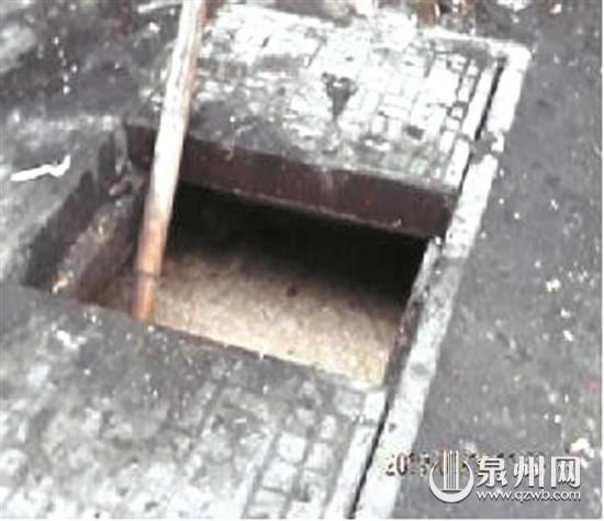 泉州开发区诺林商城广场窨井盖缺失
