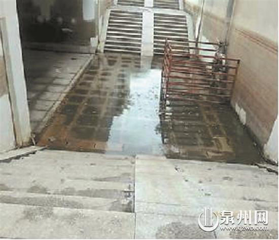 丰泽区滨海街香缤国际地下通道晴天路面积水