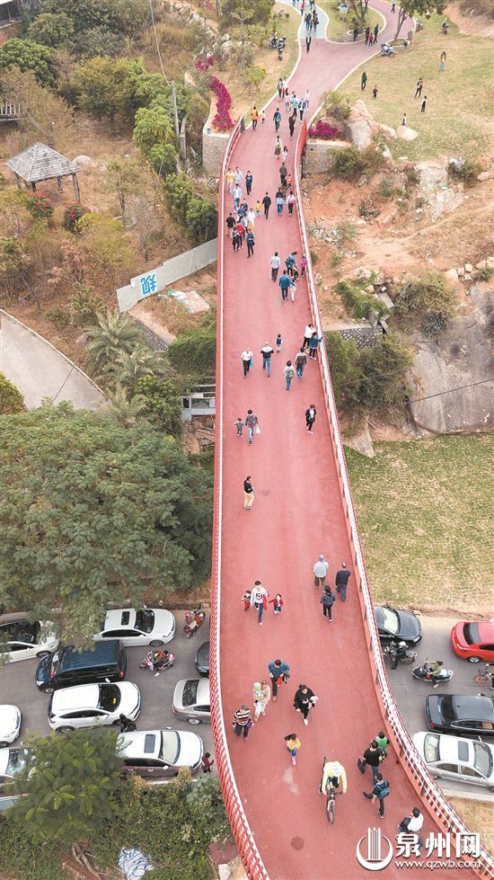 山线绿道的高人气也给周边的交通造成拥堵。