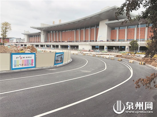 临时接客通道可缓解出发层交通压力