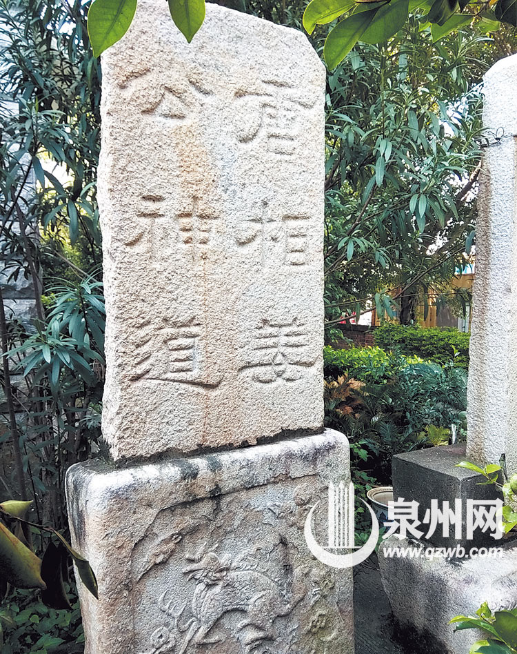 李邴曾拜谒九日山下的姜相墓。图为姜相墓神道碑。
