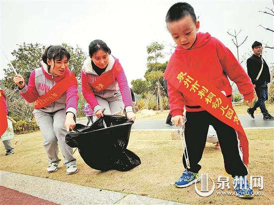 小朋友也加入绿道守护者队伍 小朋友也加入绿道守护者队伍