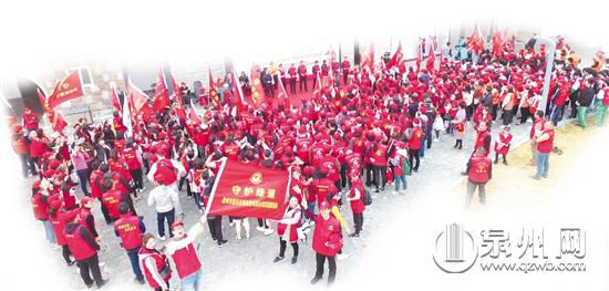 近千志愿者参与守护最美绿道行动 近千志愿者参与守护最美绿道行动