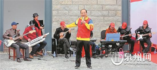老年志愿者乐队前来助阵 老年志愿者乐队前来助阵