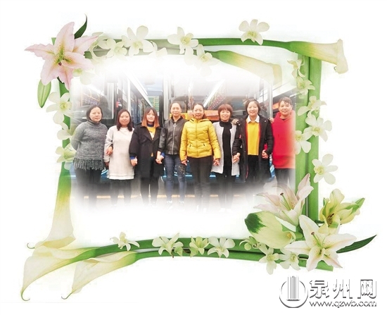 虽说都在60路车上，起点终点一样，但要拍一张合影很不容易。从左到右依次是：吴晨榆、向荣、陈烨、廖作芸、胡超群、庄丽萌、李丹丹、代菊枝。