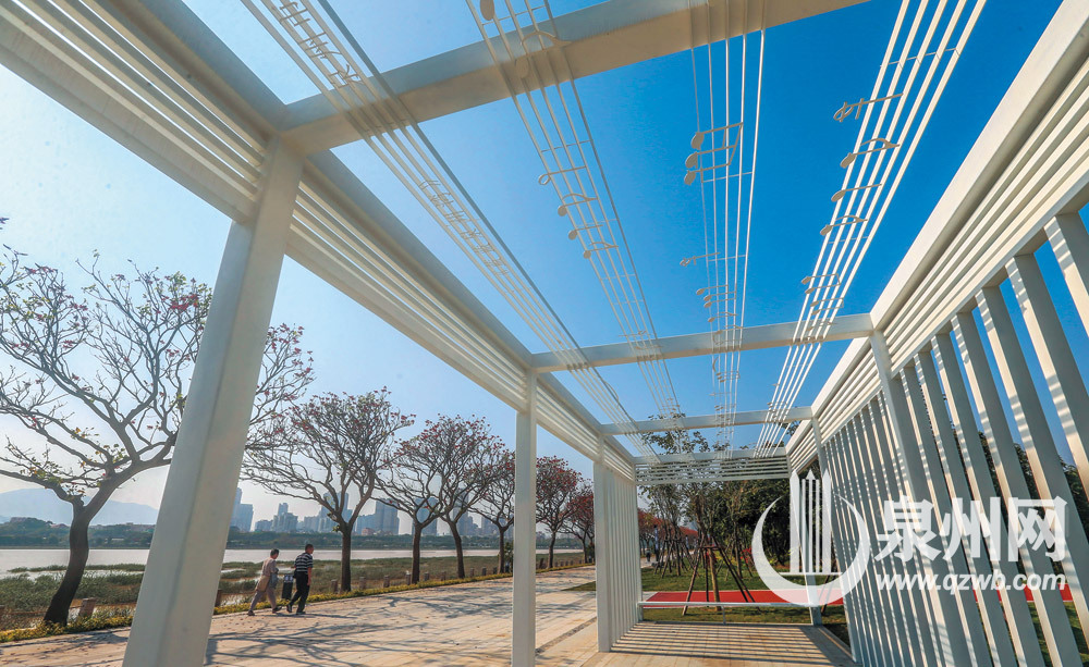 笋浯园：乐谱廊架“向天歌”