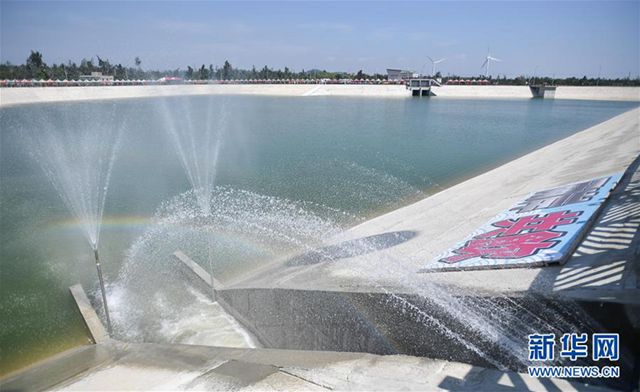 福建向金门供水工程实现正式通水，来自福建的清水流进金门田埔水库旁的受水池（2018年8月5日摄）。新华社记者 薛玉斌 摄