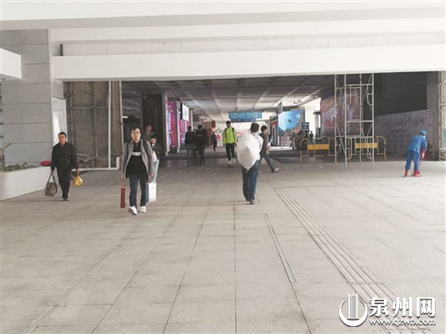 火车站出站大厅与综合枢纽站通过雨廊通道实现无缝连接