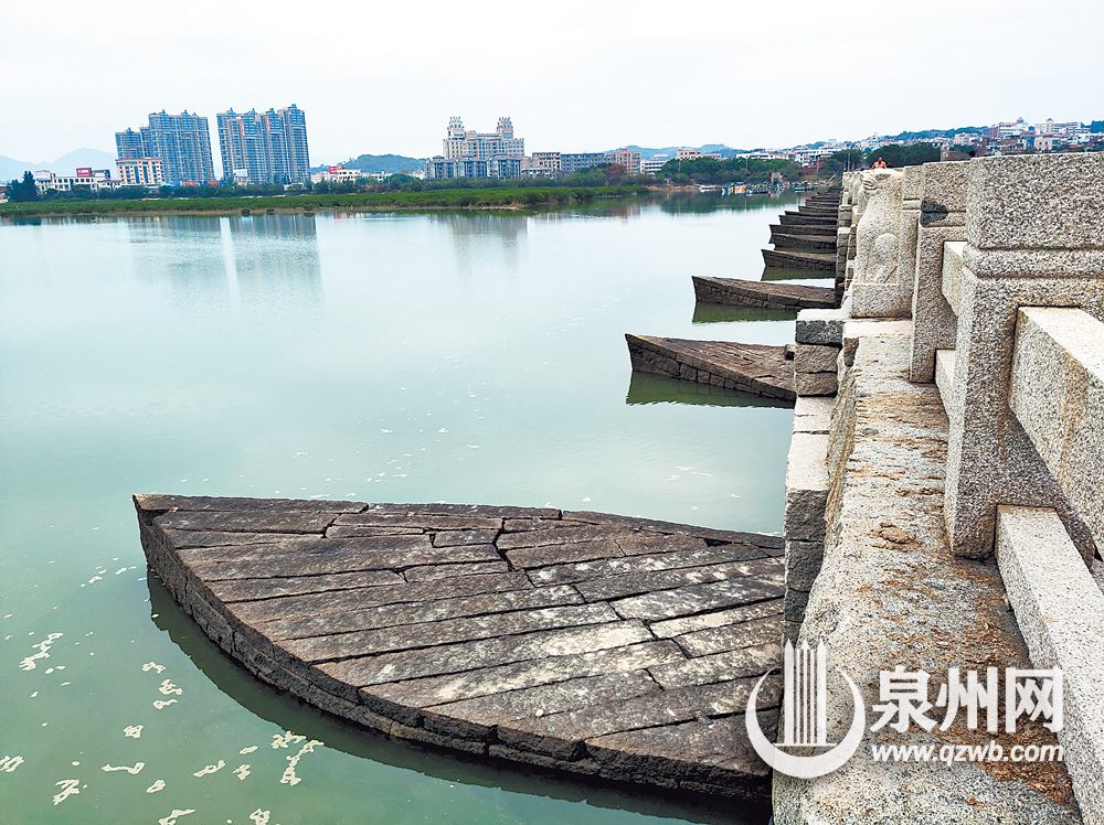 洛阳桥桥墩为“筏形基础”