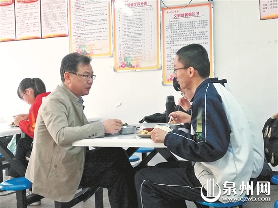 泉州陪餐制正式施行 保障学生“舌尖安全”