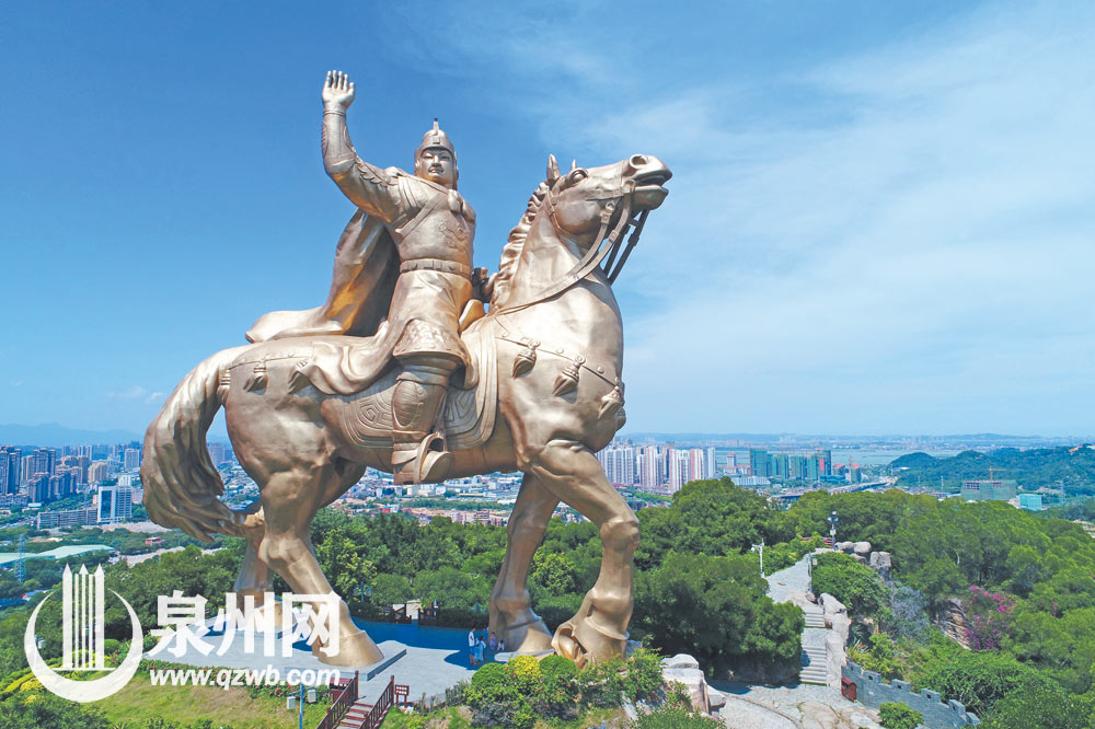 泉州市区大坪山上的郑成功雕像，也是闽南精神的象征之一。