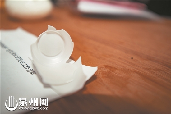 厚度仅0.5毫米 德化烧出世界最薄陶瓷杯