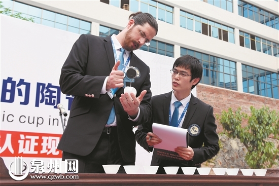 厚度仅0.5毫米 德化烧出世界最薄陶瓷杯