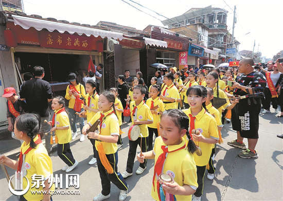 少儿南音队伍吹响西街