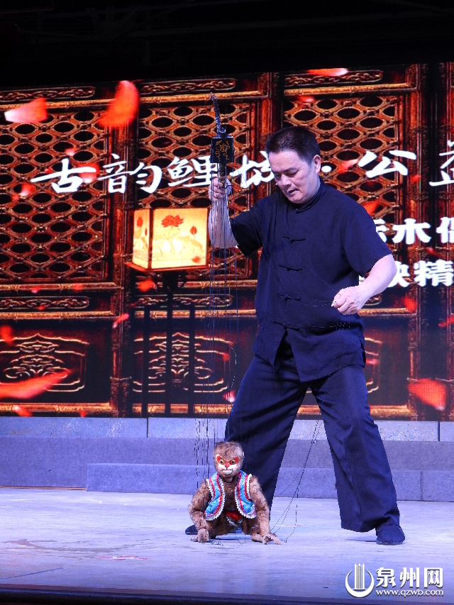 提线木偶戏《驯猴》精彩演出 提线木偶戏《驯猴》精彩演出