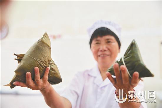 2斤重的大粽子可供一家人一起享用 2斤重的大粽子可供一家人一起享用